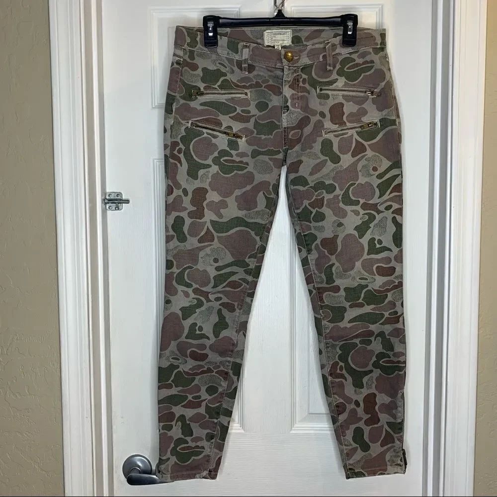 Current Elliott Multi Zip Stiletto Camo Jeans Size 30